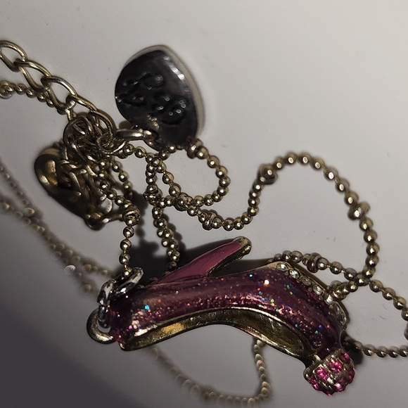 Elegant‎ Purple Shoe Pendant Necklace Betsey Johnson - Picture 3 of 6